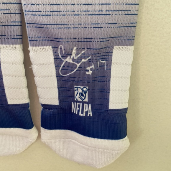 Strideline Buffalo Bills Quarterback Josh Allen Crew Socks M/L New w/tags! - Picture 4 of 6